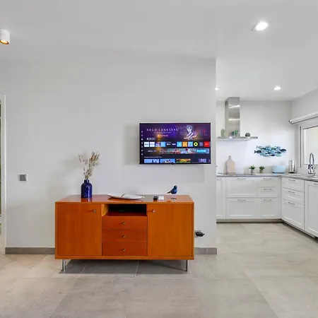 Skyzen - Walking, Mountain&river View *