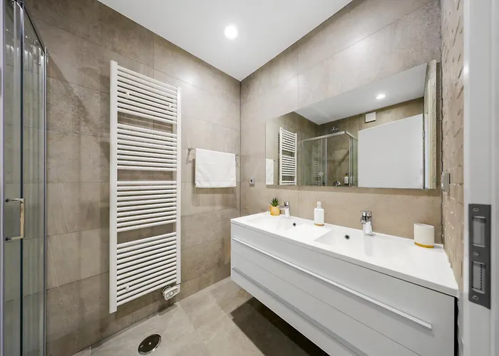 Skyzen - Walking, Mountain&river View