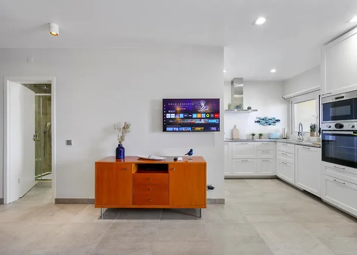 Skyzen - Walking, Mountain&river View *