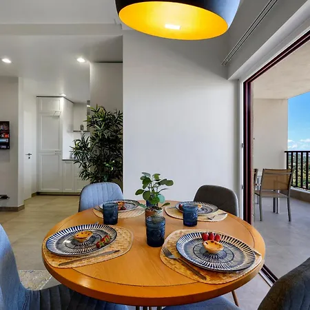 Skyzen - Walking, Mountain & River View Lejlighed *