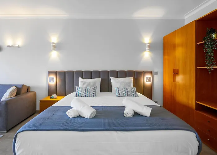 Skyzen - Walking, Mountain & River View *