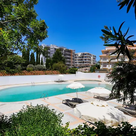 Skyzen - Walking, Mountain & River View Appartamento