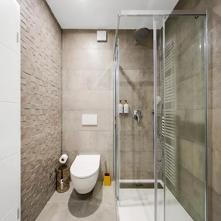 Skyzen - Walking, Mountain & River View Daire